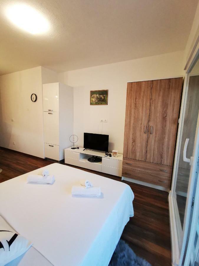 Charming Studio - Apartment Макарска Екстериор снимка
